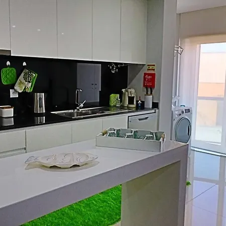 Apartamento T2 Praia Piscina E Wi-fi Διαμέρισμα *