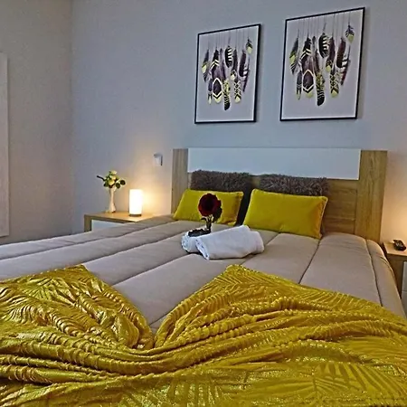 Apartamento T2 Praia Piscina E Wi-fi